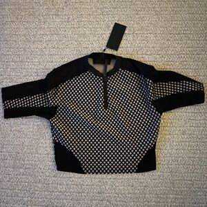 KENDALL AND KYLIE Cropped short sleeve SIZE M